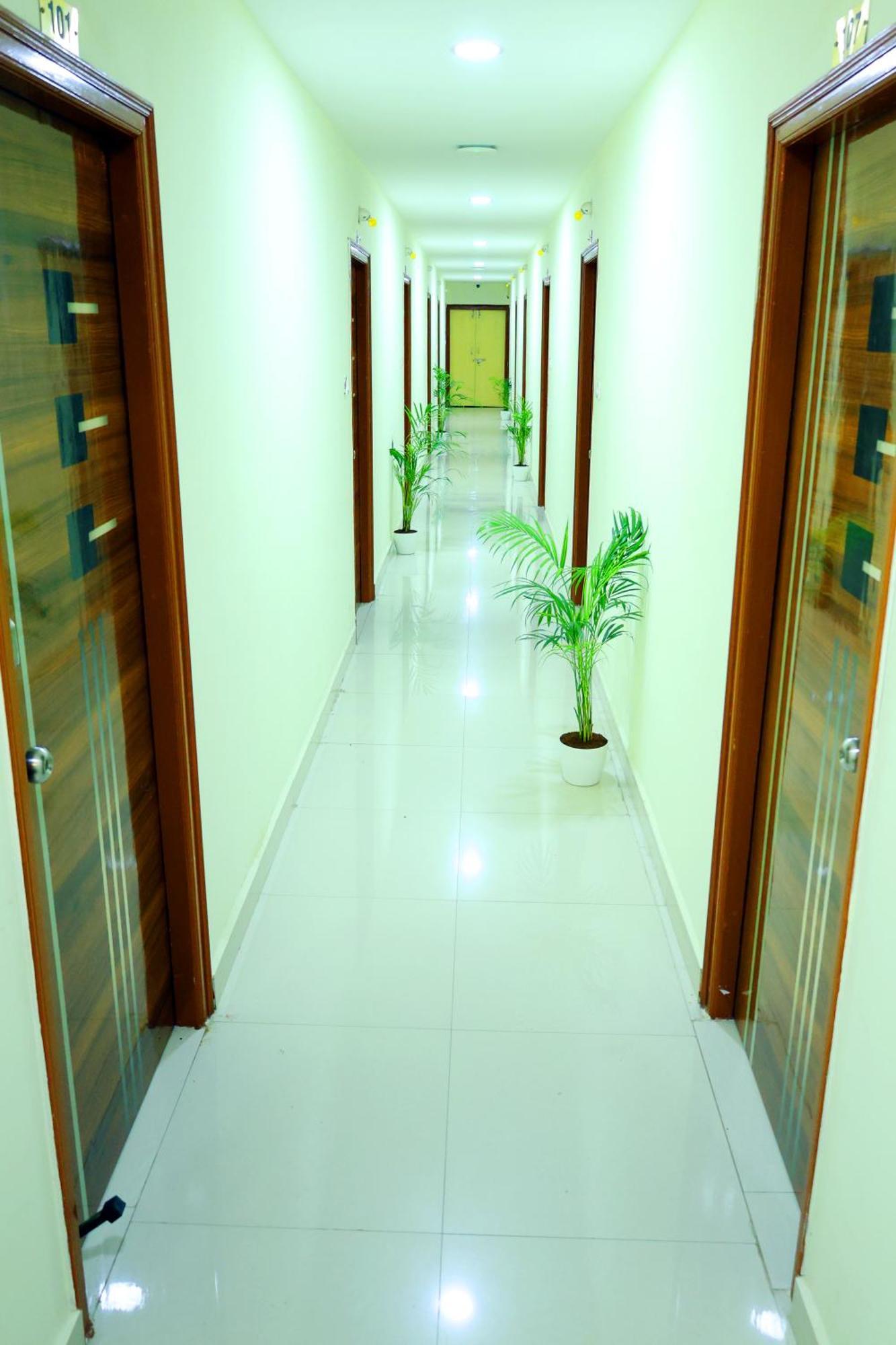 Sri Nilayam Inn Tirupati Buitenkant foto